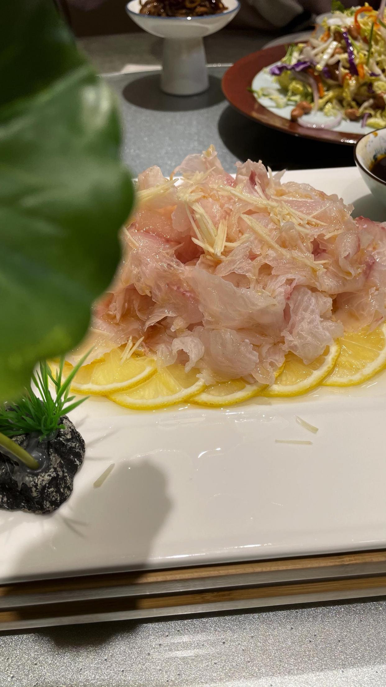 这家藏在小巷子的鱼馆,老板不仅手艺不错,还把店装修的很有格调!